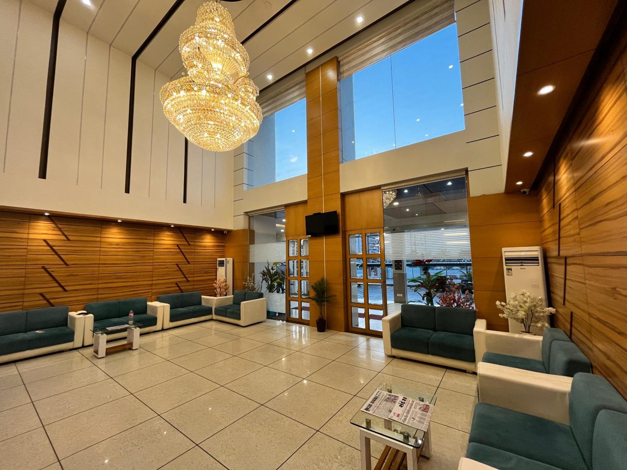 Hotel Grand Darshan 巴罗达 外观 照片