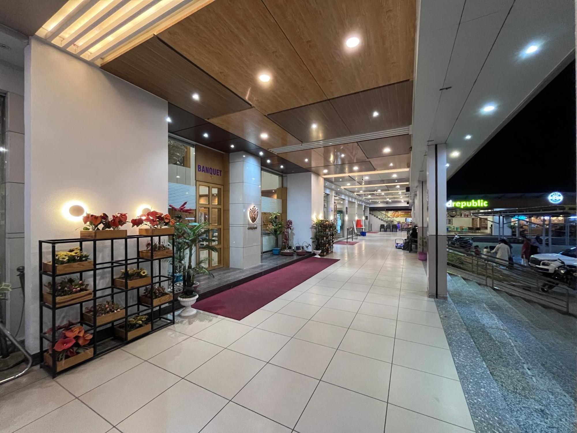 Hotel Grand Darshan 巴罗达 外观 照片