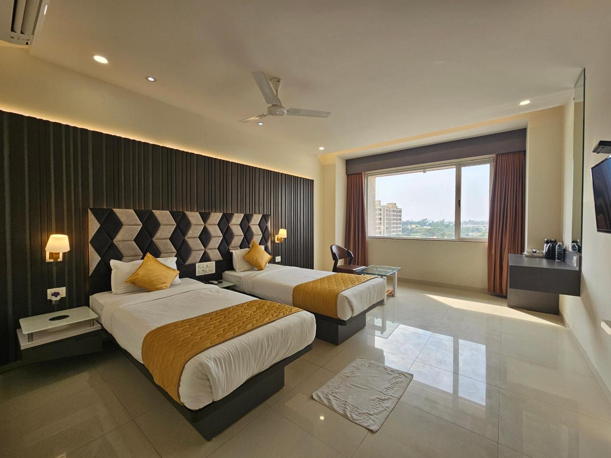 Hotel Grand Darshan 巴罗达 外观 照片