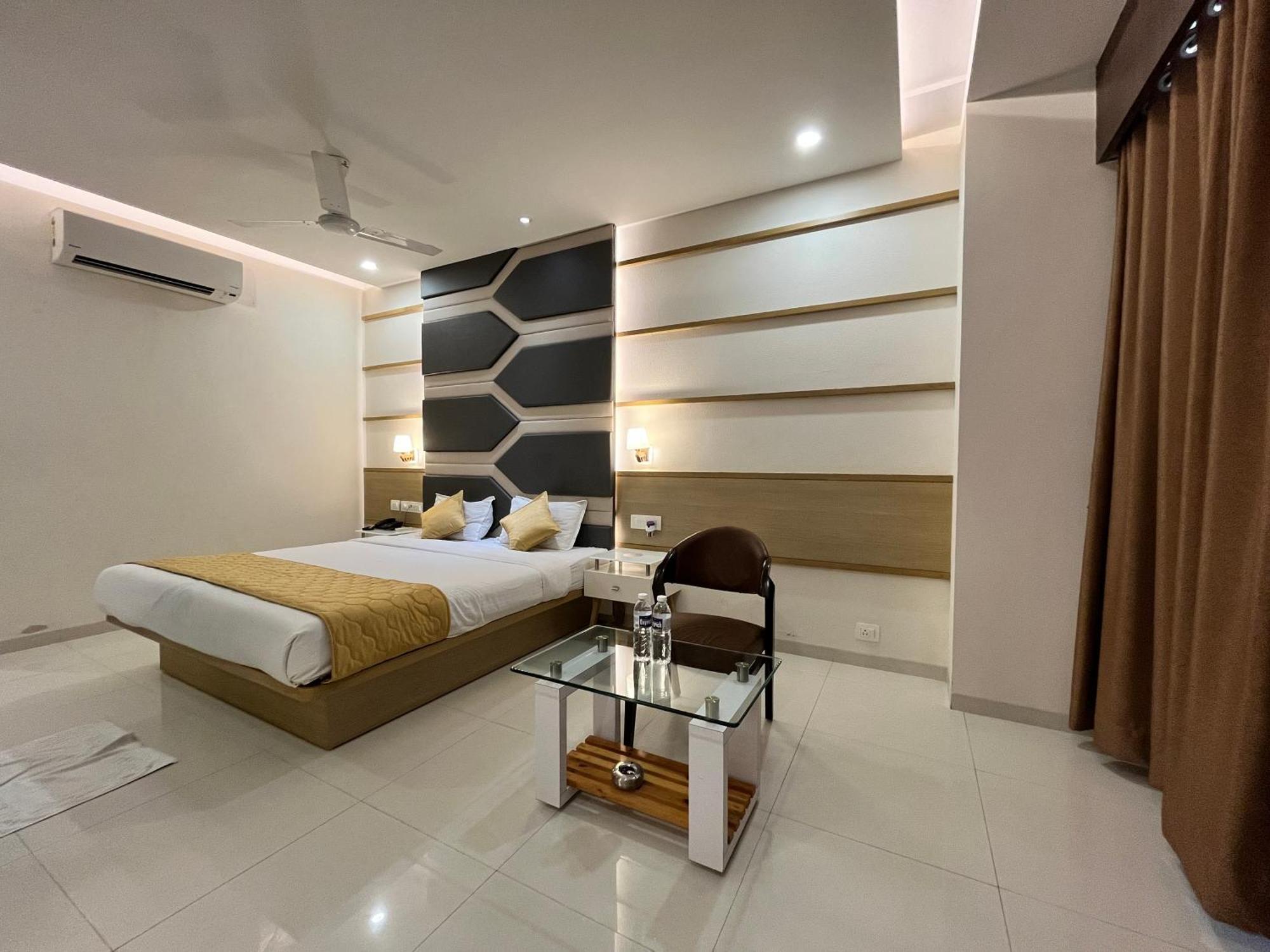 Hotel Grand Darshan 巴罗达 外观 照片