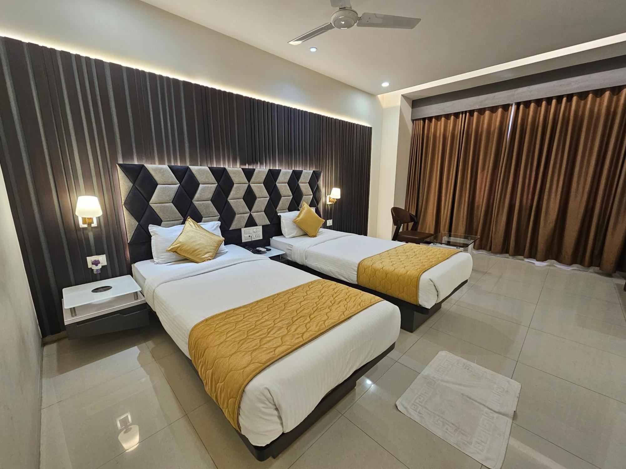 Hotel Grand Darshan 巴罗达 外观 照片