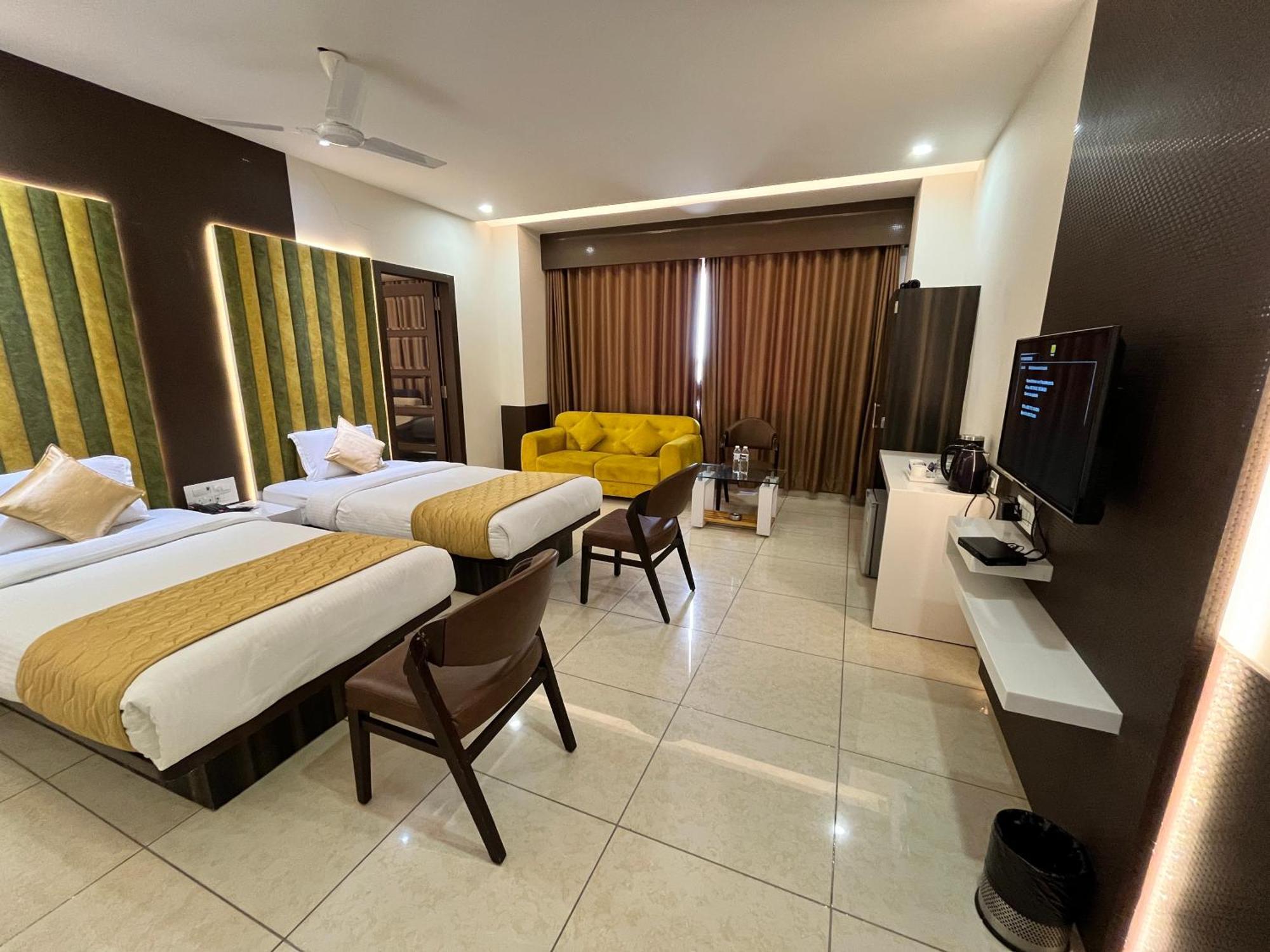 Hotel Grand Darshan 巴罗达 外观 照片