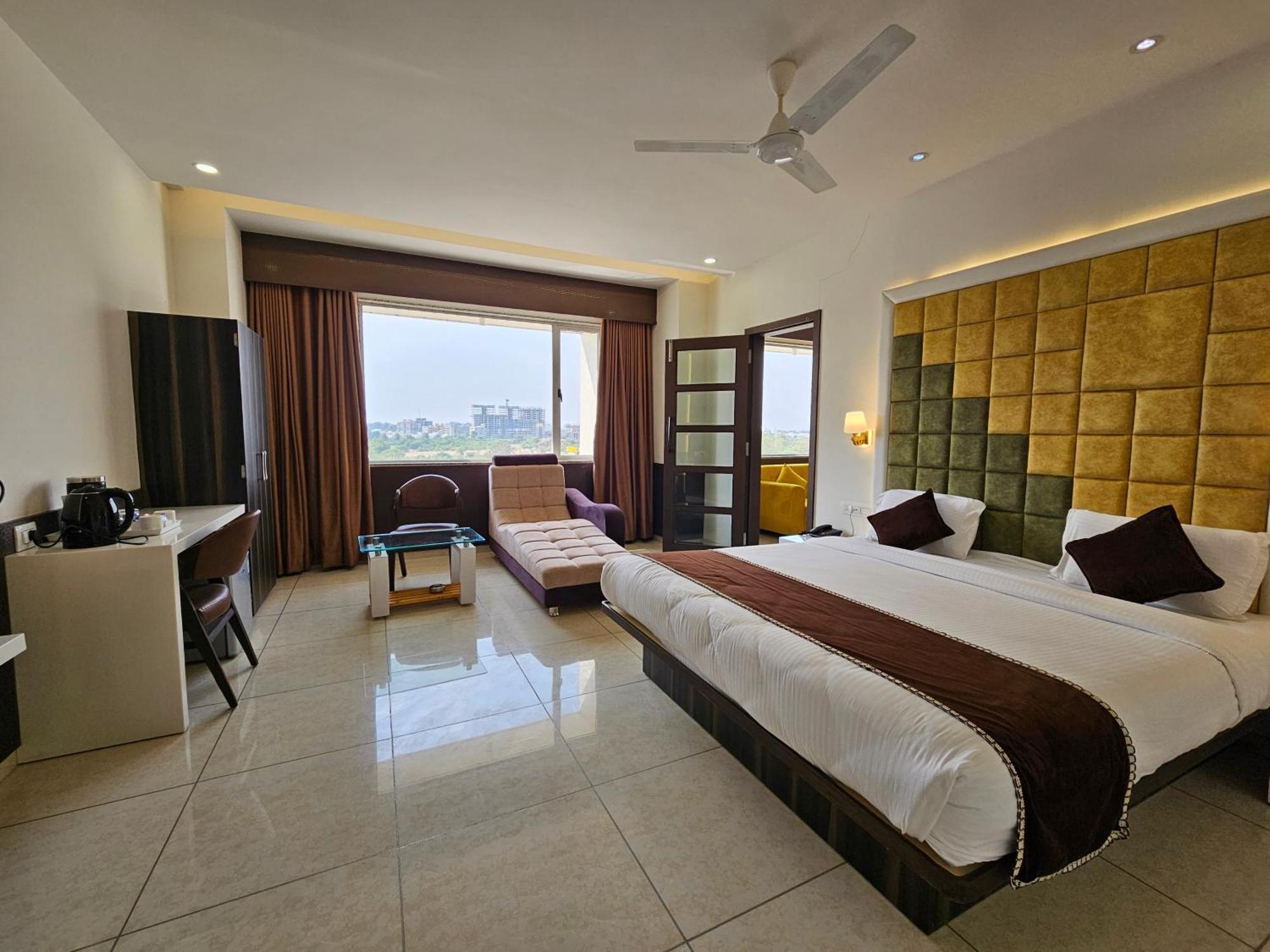 Hotel Grand Darshan 巴罗达 外观 照片